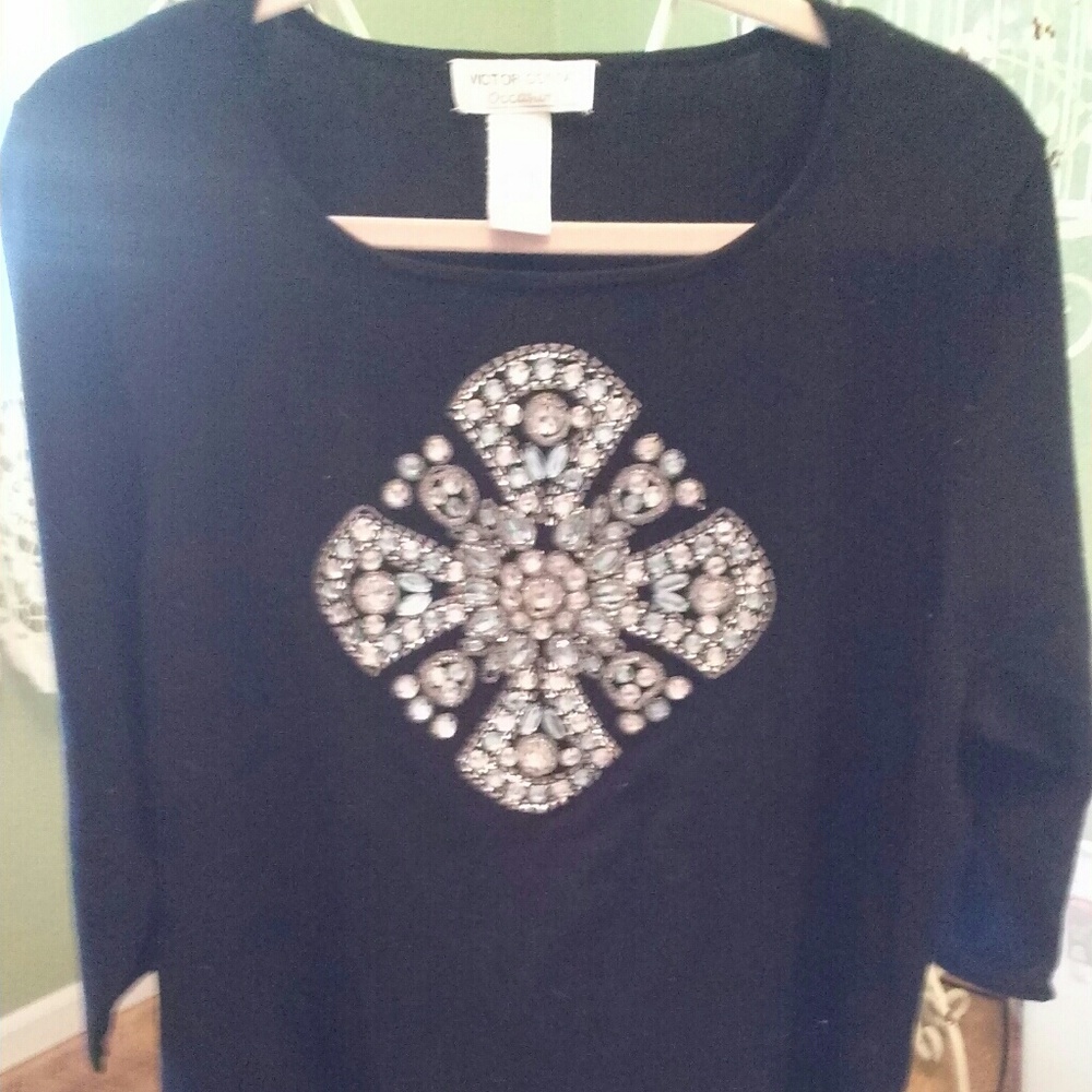 Three-quarter sleeve sweater